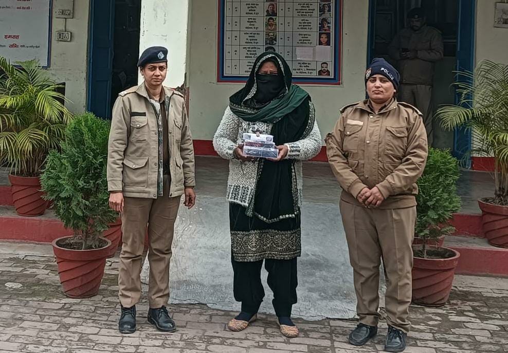भारी मात्रा में अवैध स्मैक के साथ 01 महिला नशा तस्कर को पुलिस ने किया गिरफ्तार*