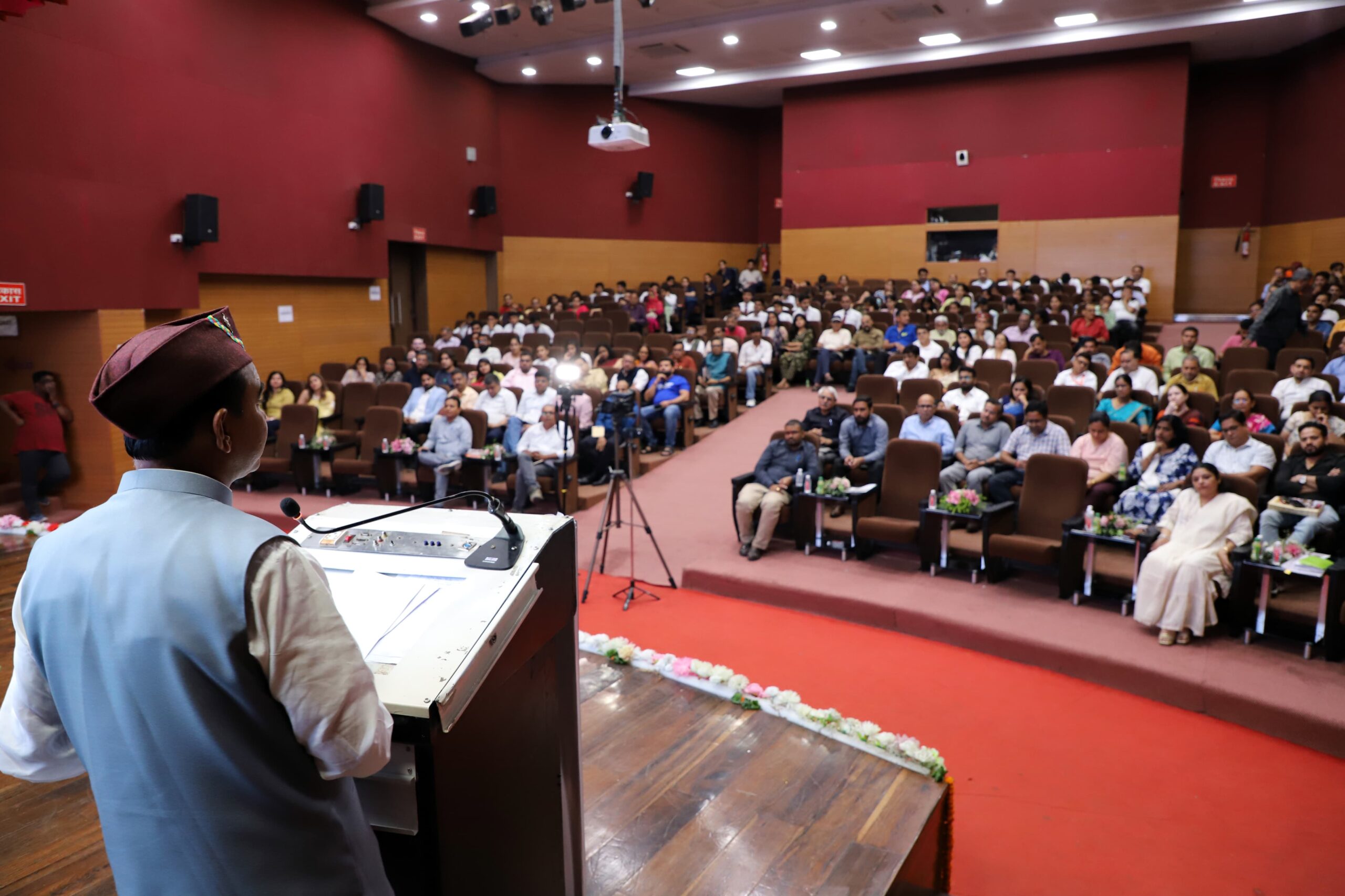 स्वास्थ्य संवाद एवं चिकित्सा सेवा सम्मान समारोह–2025″ में  26 उत्कृष्ट चिकित्सकों को किया गया सम्मानित*