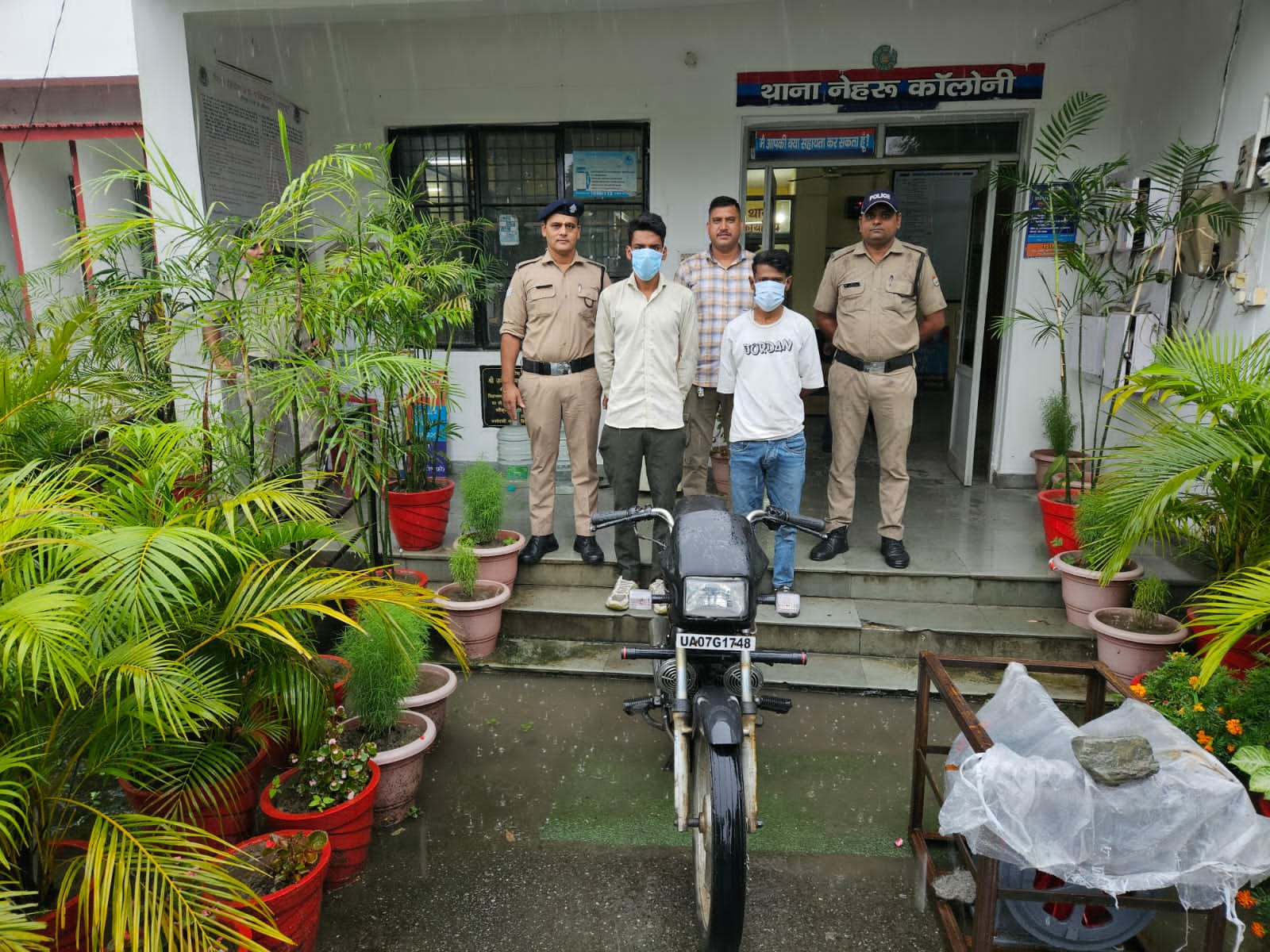 स्नेचिंग तथा चोरी की 03 अलग- अलग घटनाओ का दून पुलिस ने किया खुलासा