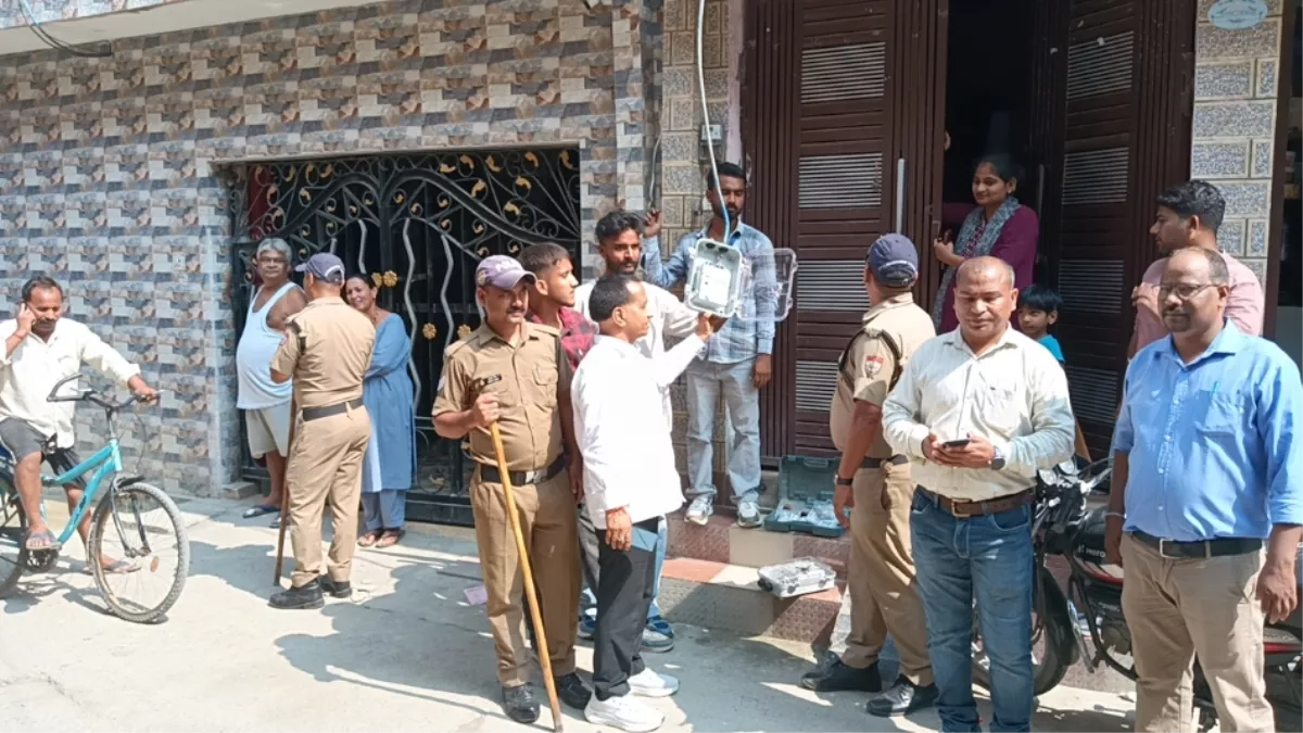 उत्‍तराखंड में स्मार्ट मीटर लगाने का विरोध, ऊर्जा निगम की टीम को लेनी पड़ी पुलिस की मदद