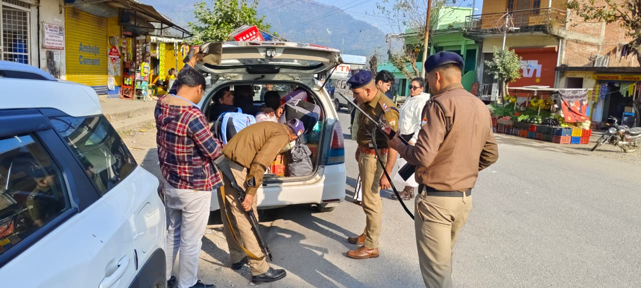 एसएसपी देहरादून के निर्देशों पर पूरे जनपद में दून पुलिस द्वारा लगातार चलाया जा रहा आकस्मिक चेकिंग अभियान