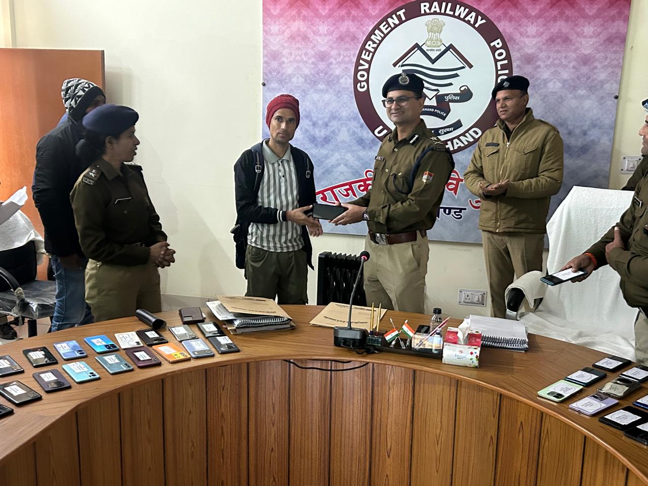 पुलिस महानिरीक्षक, रेलवेज ने जीआरपी लाईन एवं मुख्यालय का निरीक्षण, अपराध व प्रशासनिक कार्यों की समीक्षा